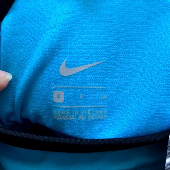 NEW Women’s Nike workout top with sports bra size small. Nike Womens tank - Picture 7 of 8